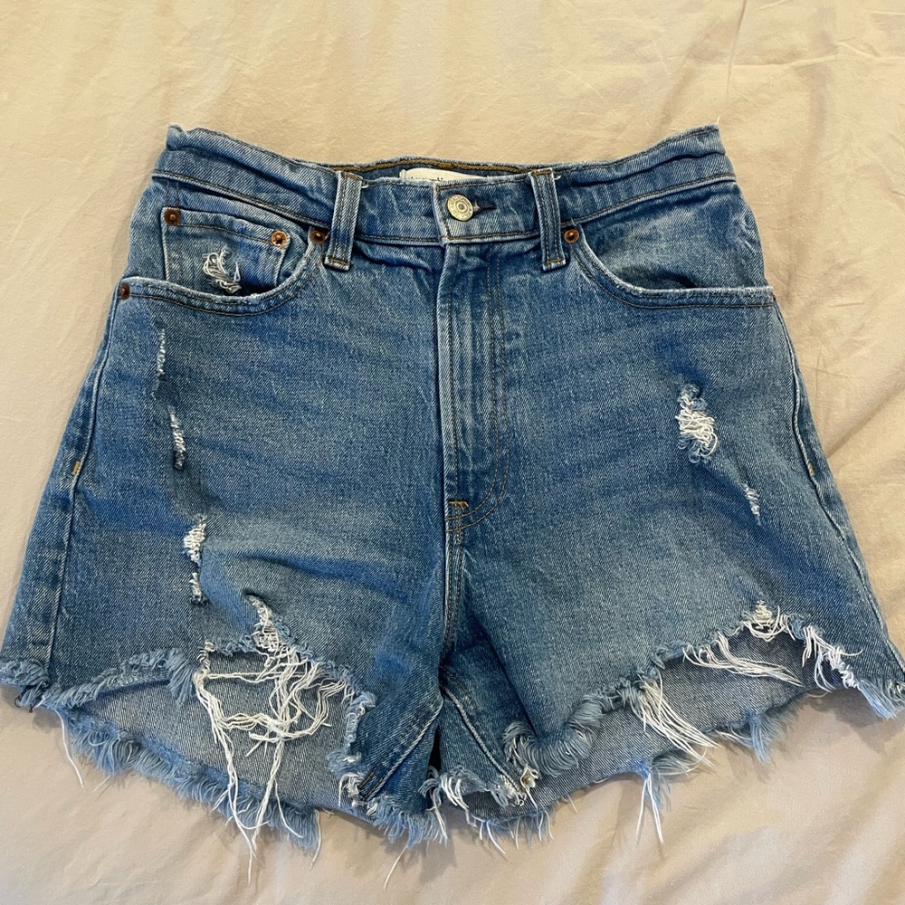 Abercrombie 4” Mom Short Curve Love
